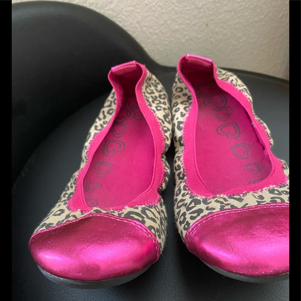 Girls pink leaped print shoes